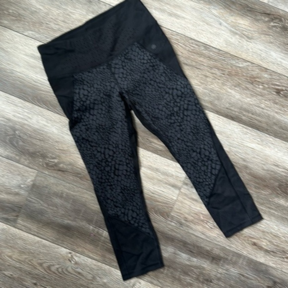 Athleta leggings size Small animal print capris athletic wear - Picture 1 of 8